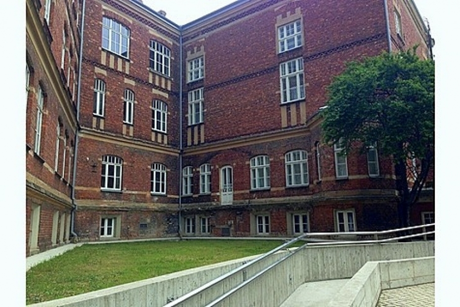 Izsludina iepirkumu, lai pabeigtu 1.ģimnāzijas renovāciju