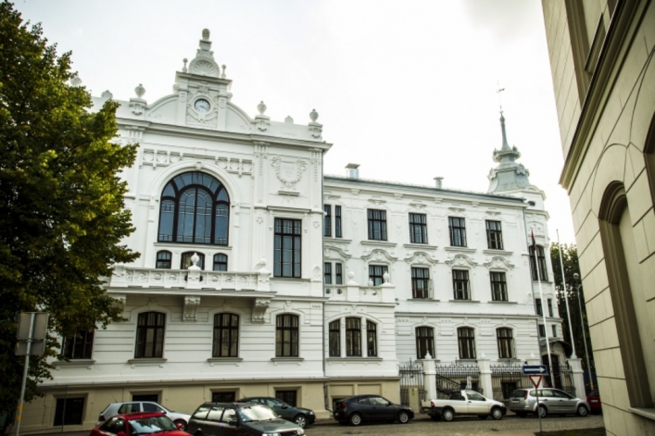 Aizņemsies, lai ģimnāziju veidotu par metodisko centru
