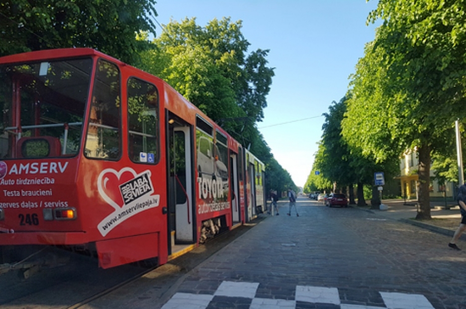 Par sabiedriskā transporta kustību svētku brīvdienās