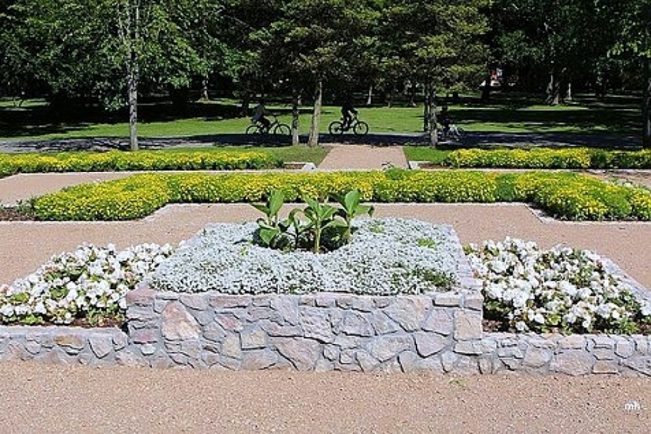 Jūrmalas parka vēsturiskā akmens dārza atjaunošana pabeigta