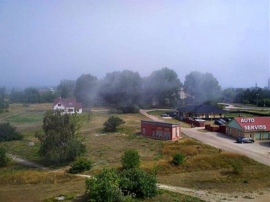 Miglas vālus notur par ugunsgrēka dūmiem