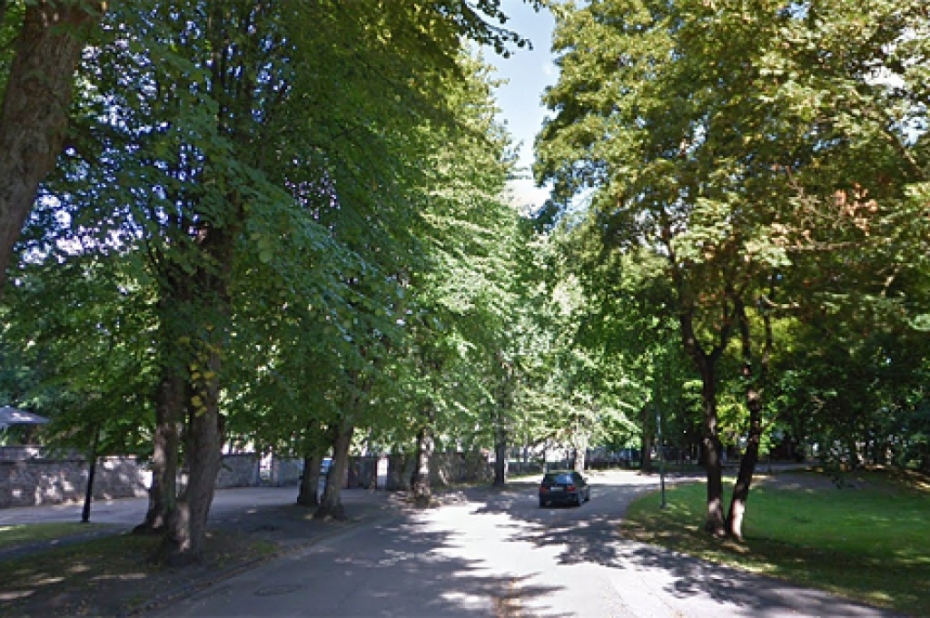 Līdz nākamā gada augustam slēdz satiksmi Peldu ielas posmā