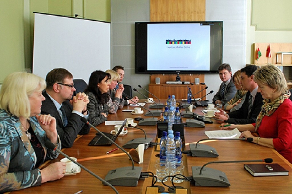 Ar aģentūras pārstāvjiem pārrunā ES fondu apguvi Liepājā