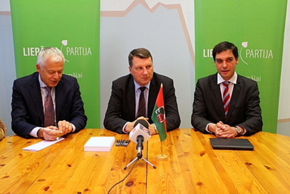Vējonis savas un Seska izredzes vērtē “50 uz 50”
