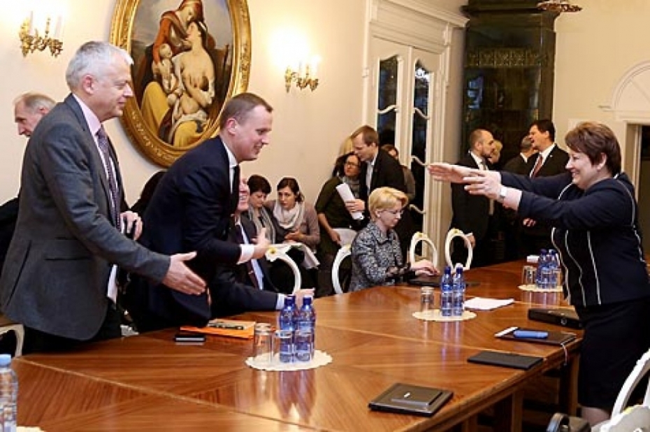 Kāpēc Uldim Seskam katru pirmdienu jābrauc uz Rīgu