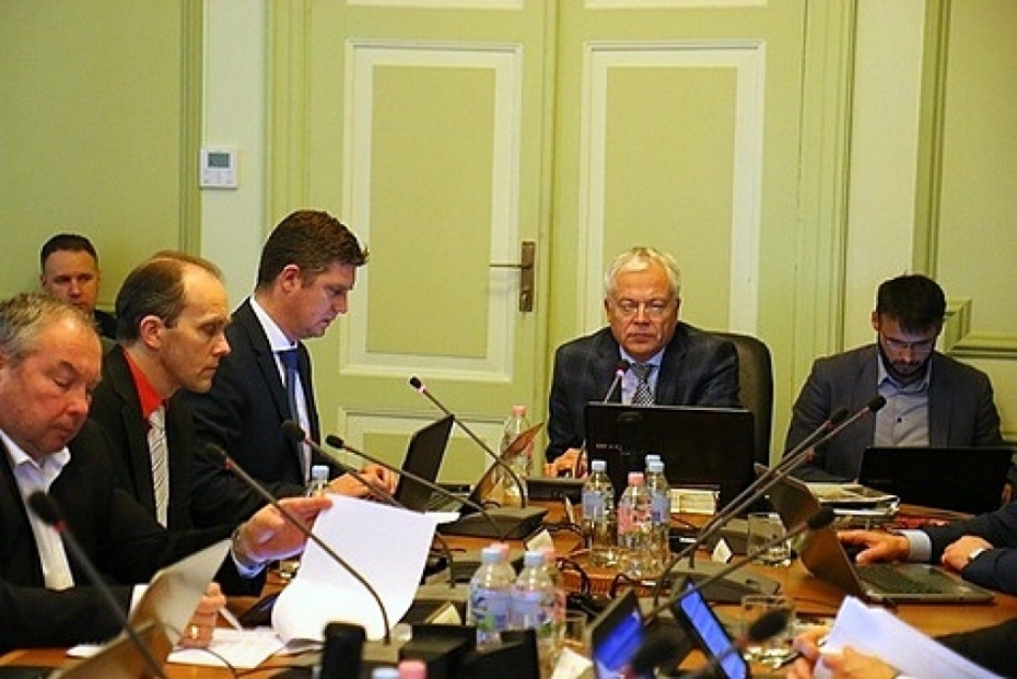 "Kosmētiskajos" grozījumos sadala 4,27 miljonus (video)