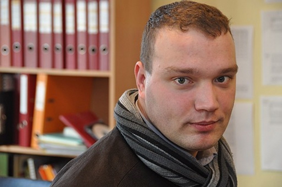 Pāvelu Juru tur aizdomās grāmatas neatļautā publicēšanā