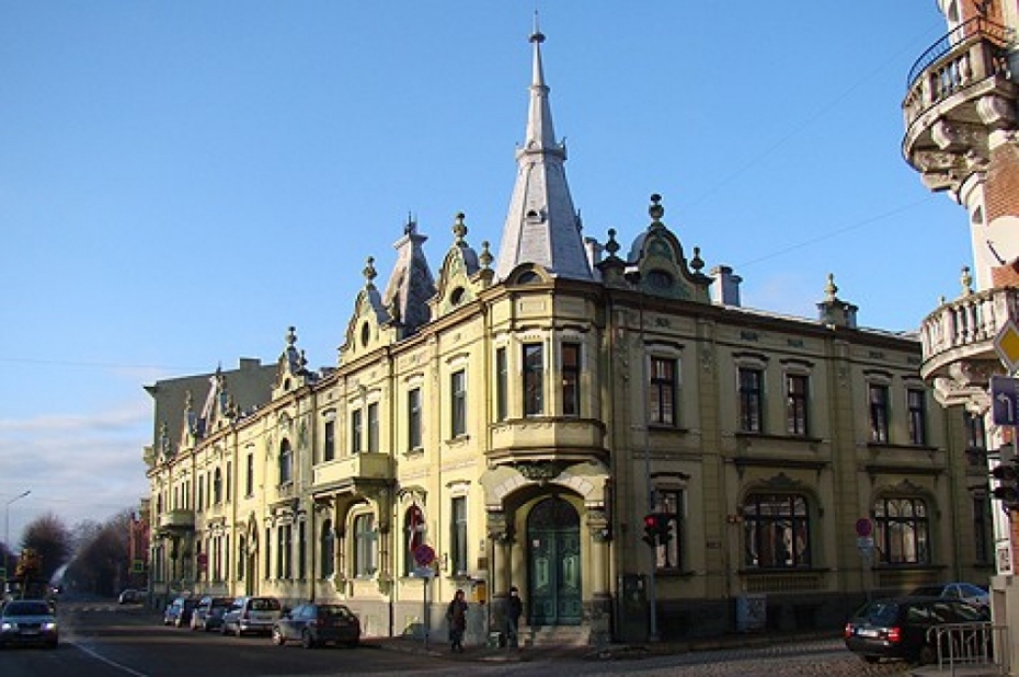 Par grupveida izvarošanu pagaidām viens notiesājošs spriedums