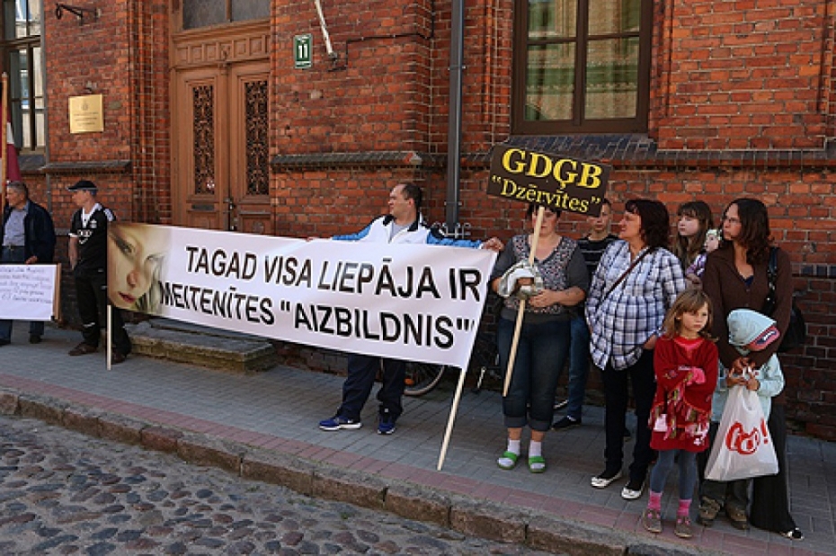 Meitenītes izmantošanu bija atklājusi Liepājas bāriņtiesa