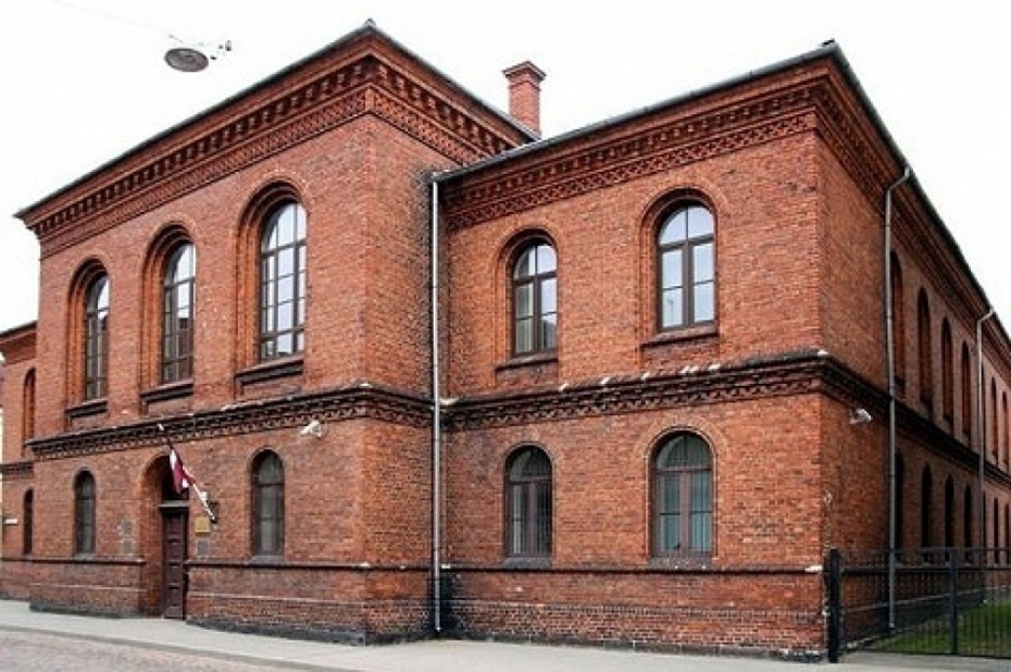 Atzīst, ka Kompleksās skolas trenere atbrīvota nelikumīgi