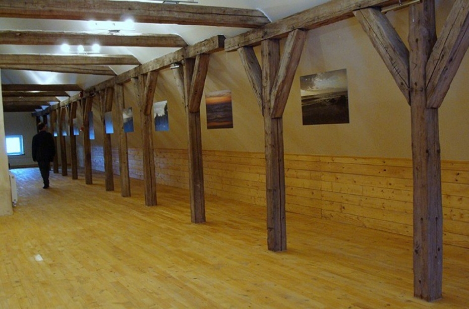 Jūrkalnē lepojas ar izstāžu zāli un gaida viesos (galerija)