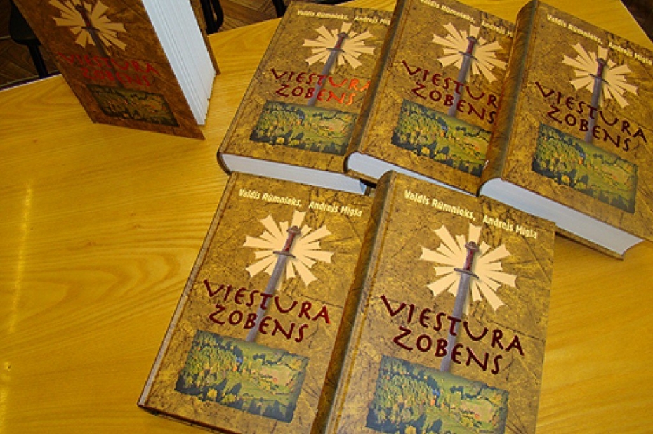 „Viestura zobens” sāk ceļu pie lasītājiem (galerija)