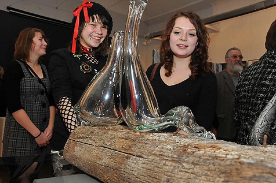 Uz sevi paskatīties caur mākslinieku sajūtām