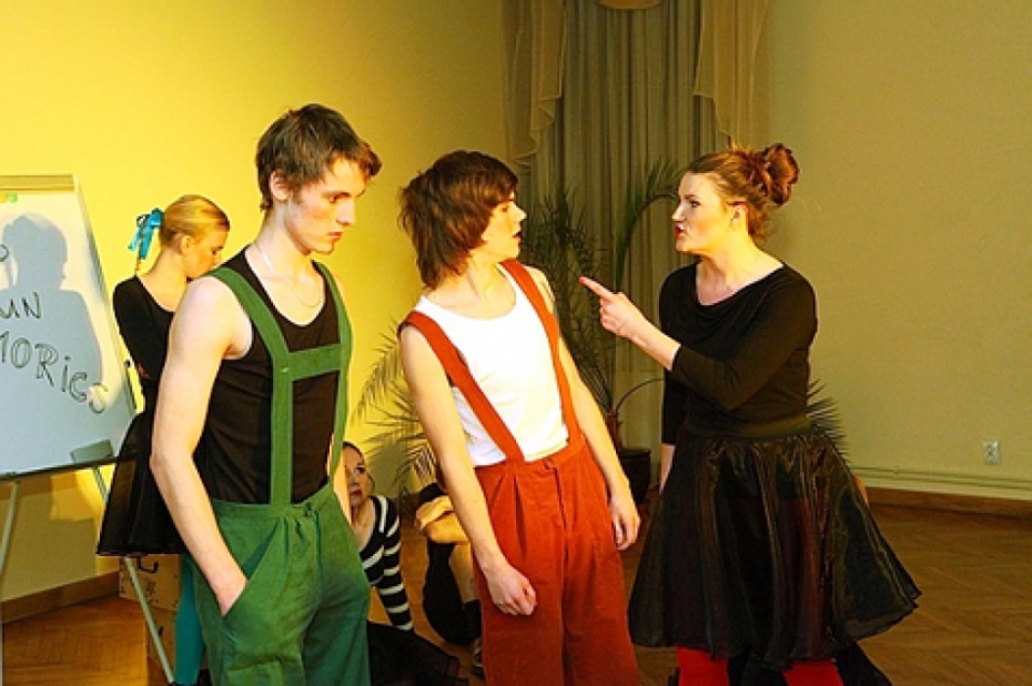 Amatierteātri pretendē uz "Gada izrāde 2013" titulu