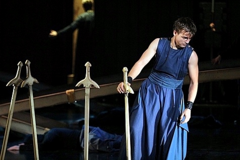 Kritiķu skats: „Indulis un Ārija” vai „Romeo un Džujeta”?