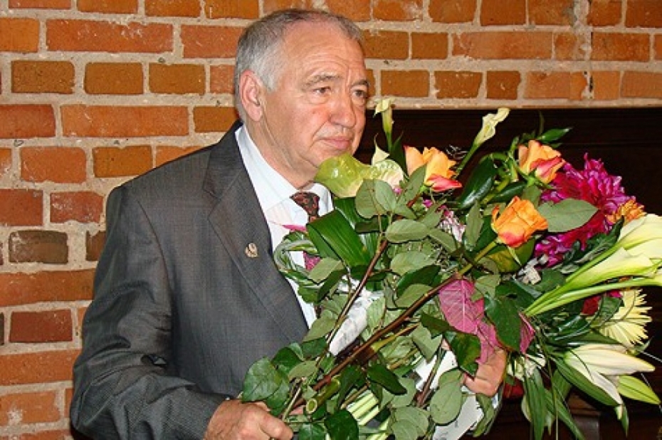 Ēriks Kūlis aicina kopā atvērt "Vecīt, bez komentāriem..."