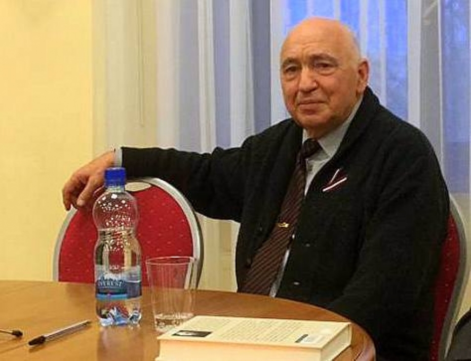 Rakstnieka Ērika Kūļa 75 nosvinēti godam