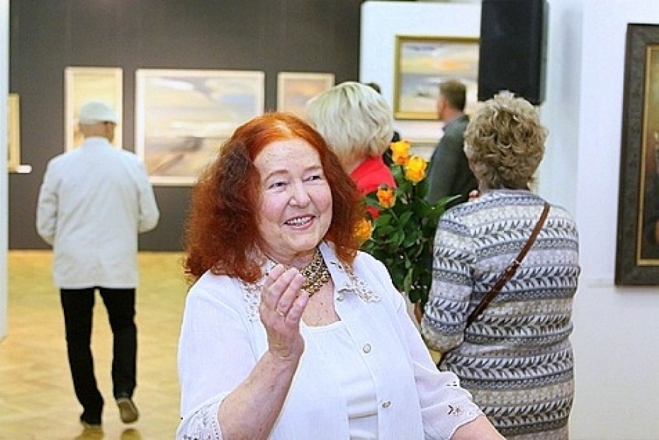 Atklāj Liepājas mākslas izcilnieces izstādi "Gleznas"