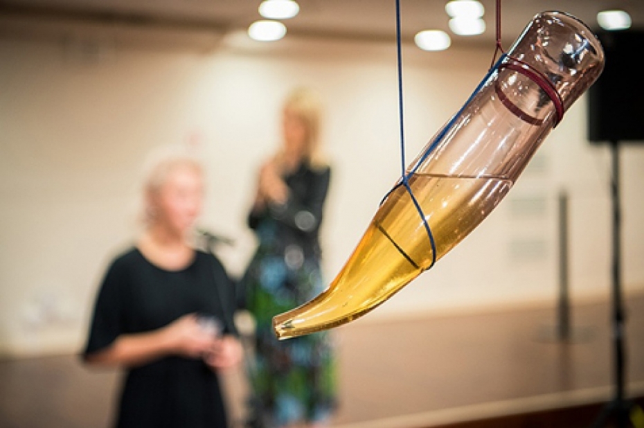 Atklāta jauno mākslinieku izstāde "Viņas spējas / Her Aptitude"