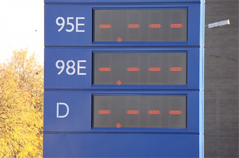 Degvielas litra cena var pārsniegt lata robežu