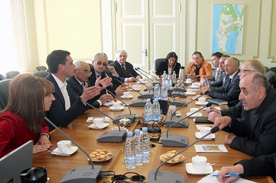 Viesi no Kaukāza interesējas par ekonomisko pieredzi