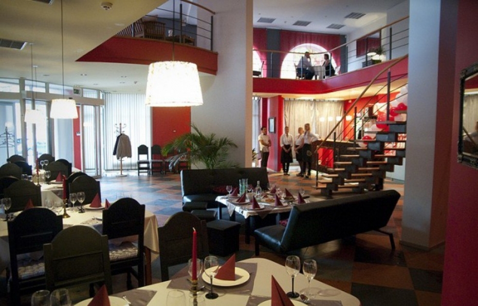 Restorāns slēgts, valdes locekli apsūdz izsaimniekošanā