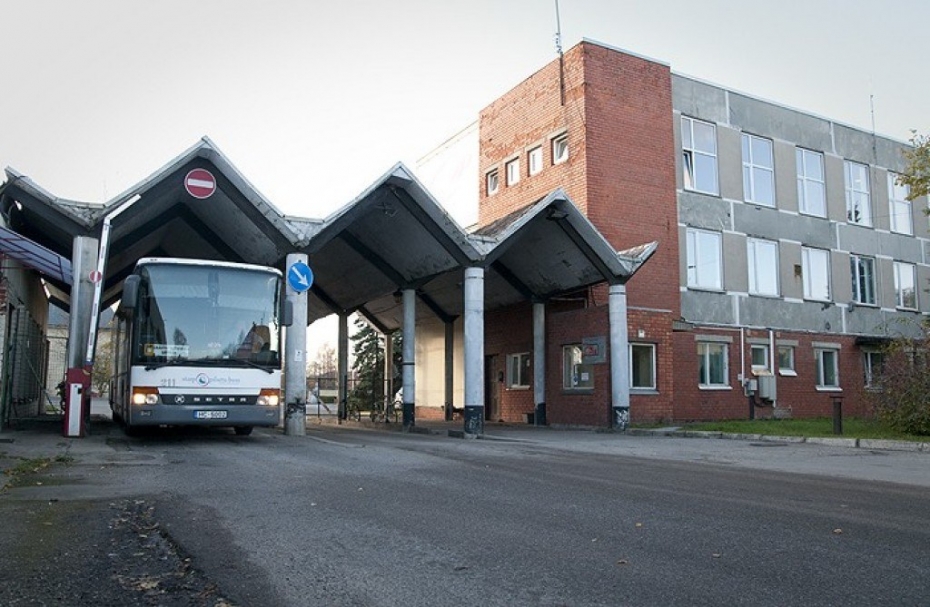 Pārbūvēs Autobusu parka caurlaides nojumi