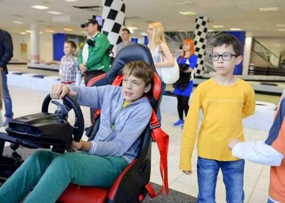 "Blue Shock Race" krāšņi atklāj kartingu halli Rīgā
