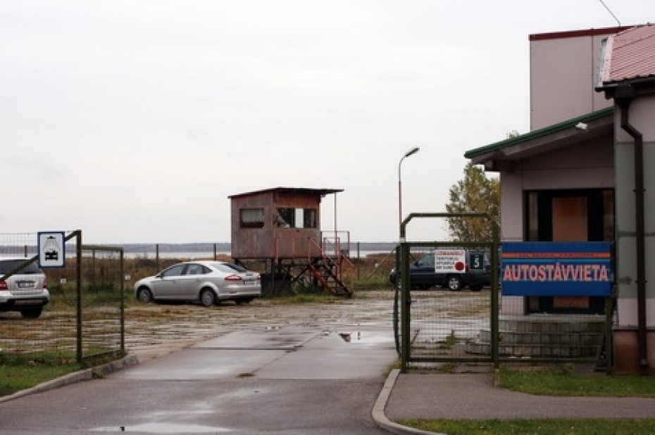 Izsolē pārdota autostāvvieta Rūpniecības ielā 5