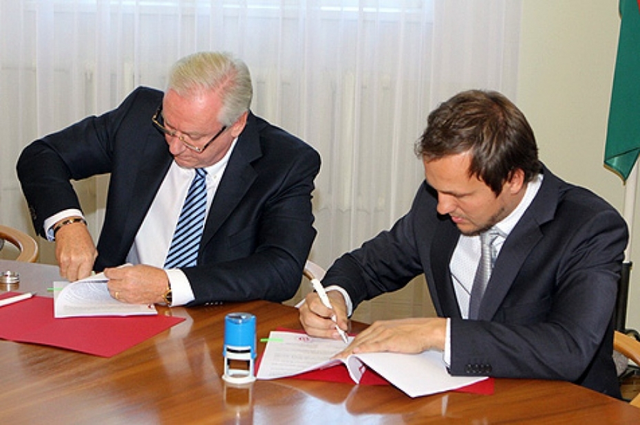 Paraksta līgumu par Liepājas lidlauka rekonstrukciju