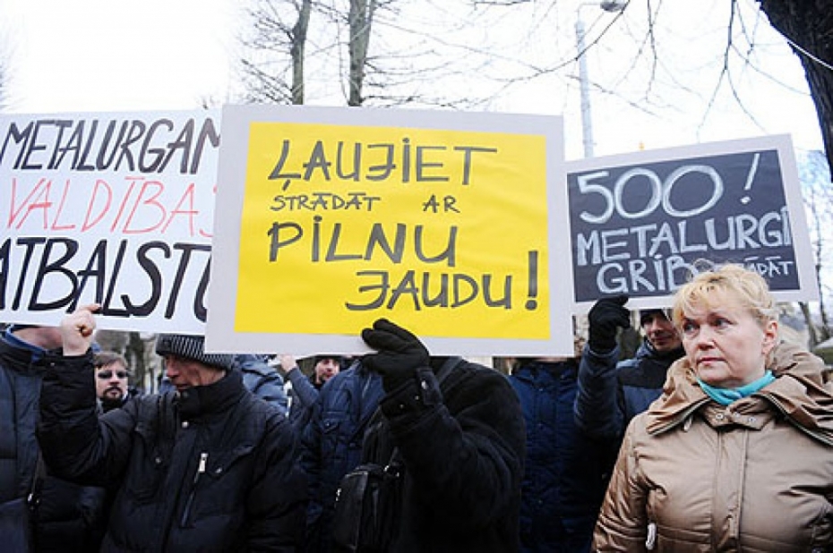 Piketā lūdz valdībai nepieļaut Metalurga slēgšanu