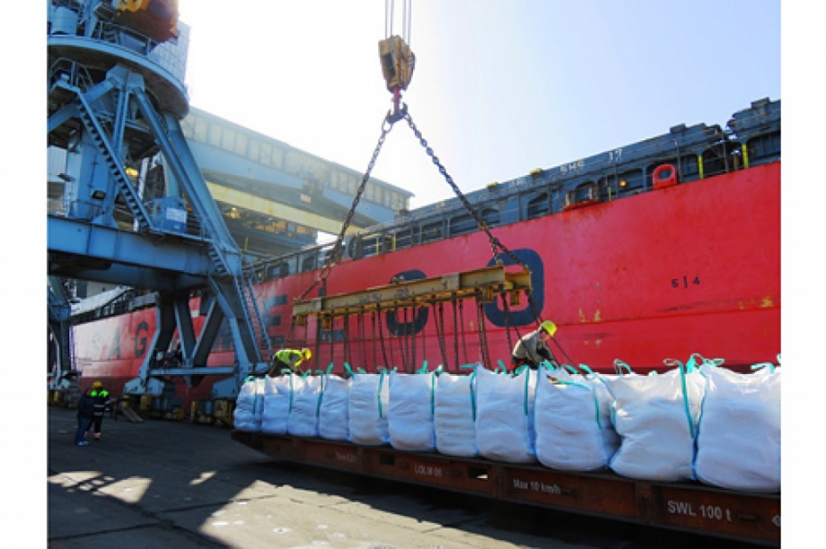 Ceturksnī nedaudz pieaudzis ostas kravu apgrozījums