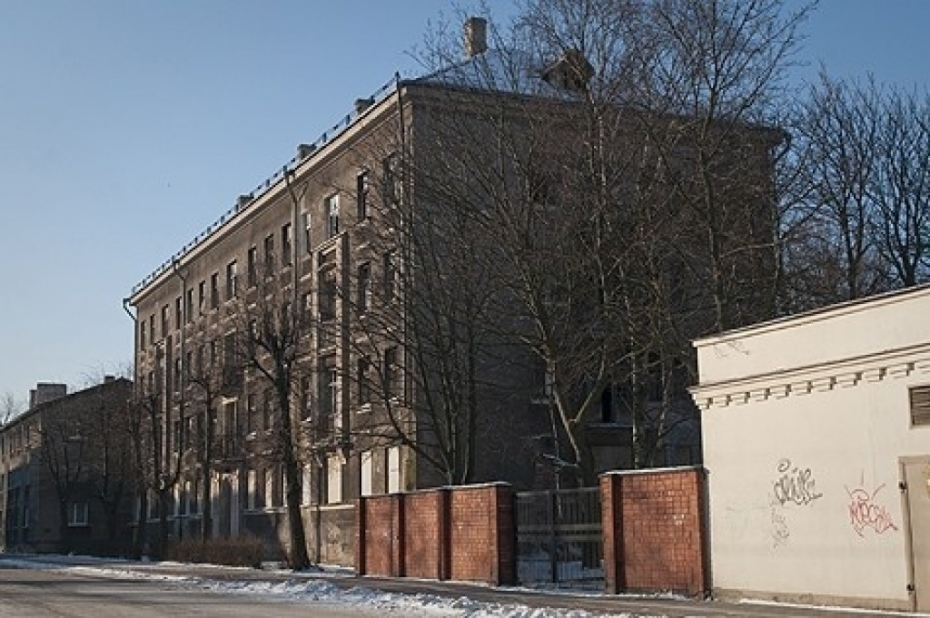 Samazina cenu nepabeigtam namam Laivinieku ielā 4