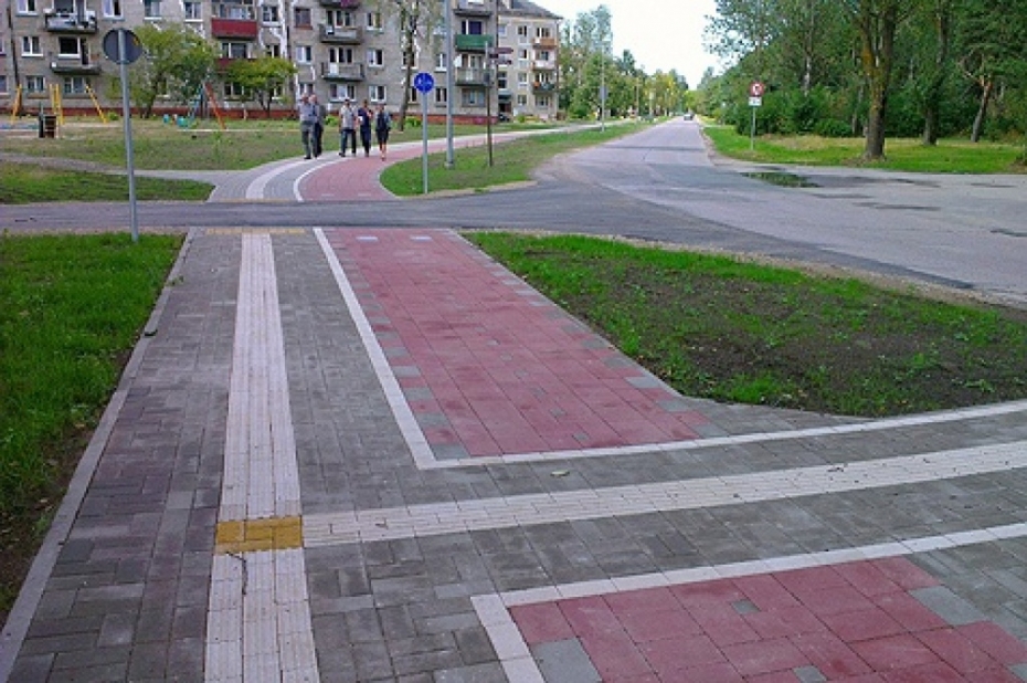 Atjaunos ietvi Atmodas bulvārī un Oskara Kalpaka ielā