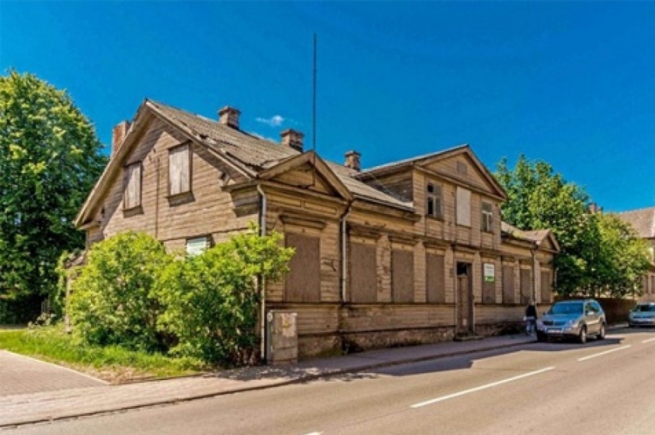 Pašvaldība izsolē pārdevusi divus dzīvokļus