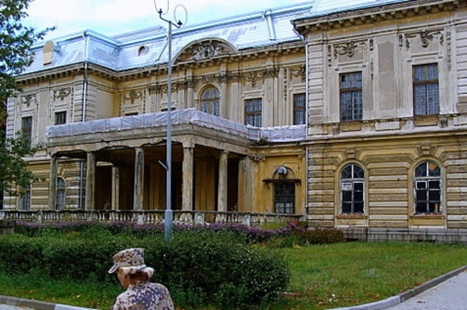 Virsnieku saieta namam drīz būs solītie logi