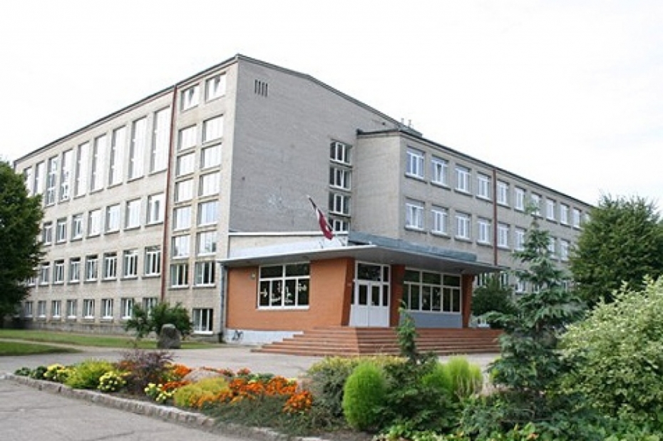 Meklē 6.vidusskolas vērienīgā remonta veicēju