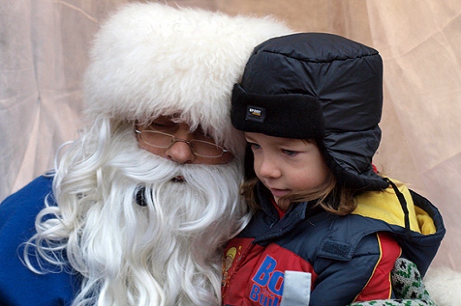 Ziemassvētku vecīša sūtnis apciemos Liepāju