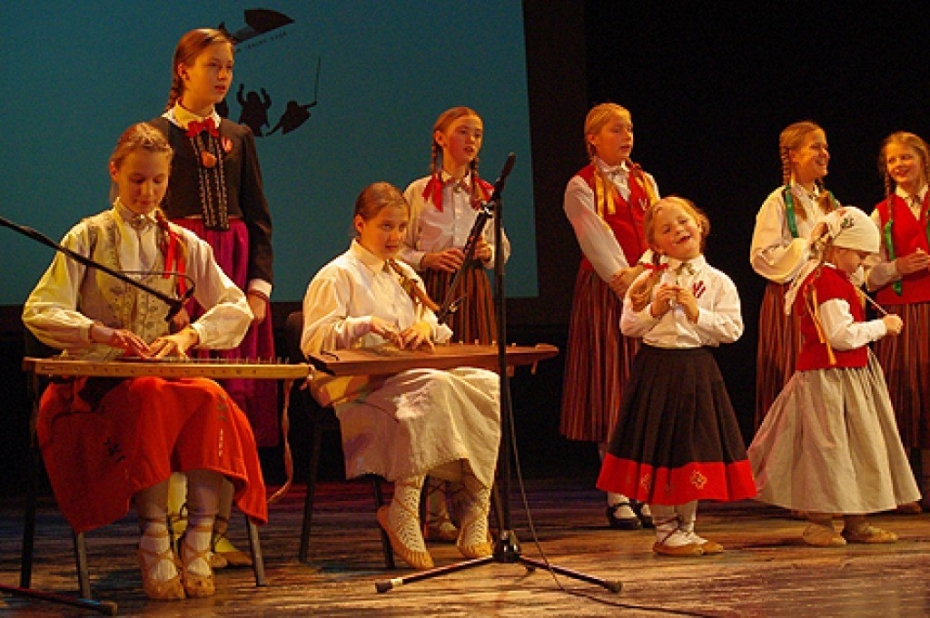 Folkloras kopa "Ķocis" gūst panākumus sacensībās "Lakstīgala"