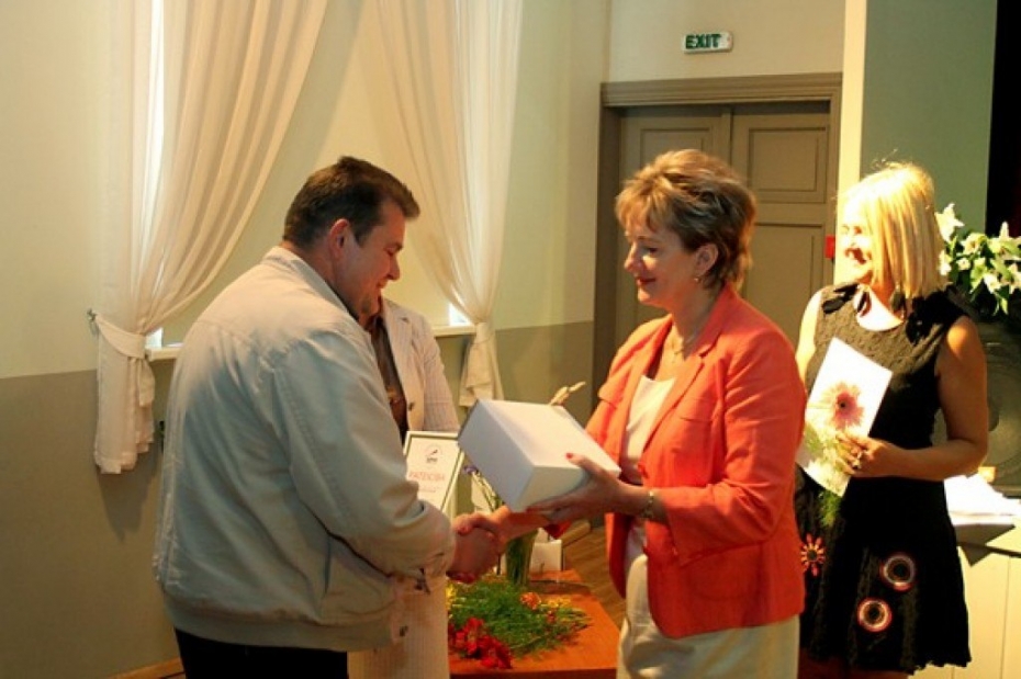 Labākie interešu izglītības pedagogi saņem Goda kliņģeri