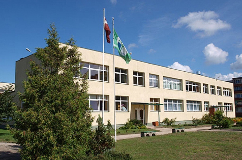 Ezerkrasta sākumskolai astoto reizi piešķirts Zaļais karogs