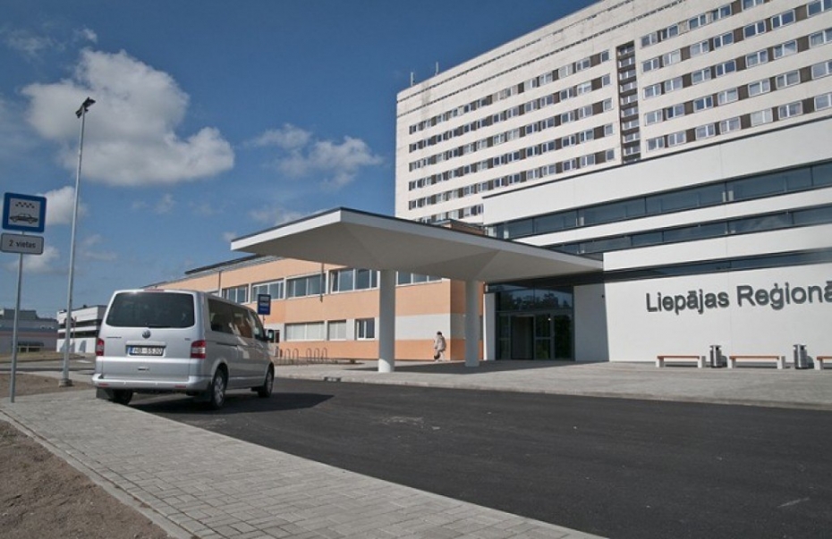 Grūtniecei, kurai sākusies asiņošana, ārstu liek gaidīt stundu