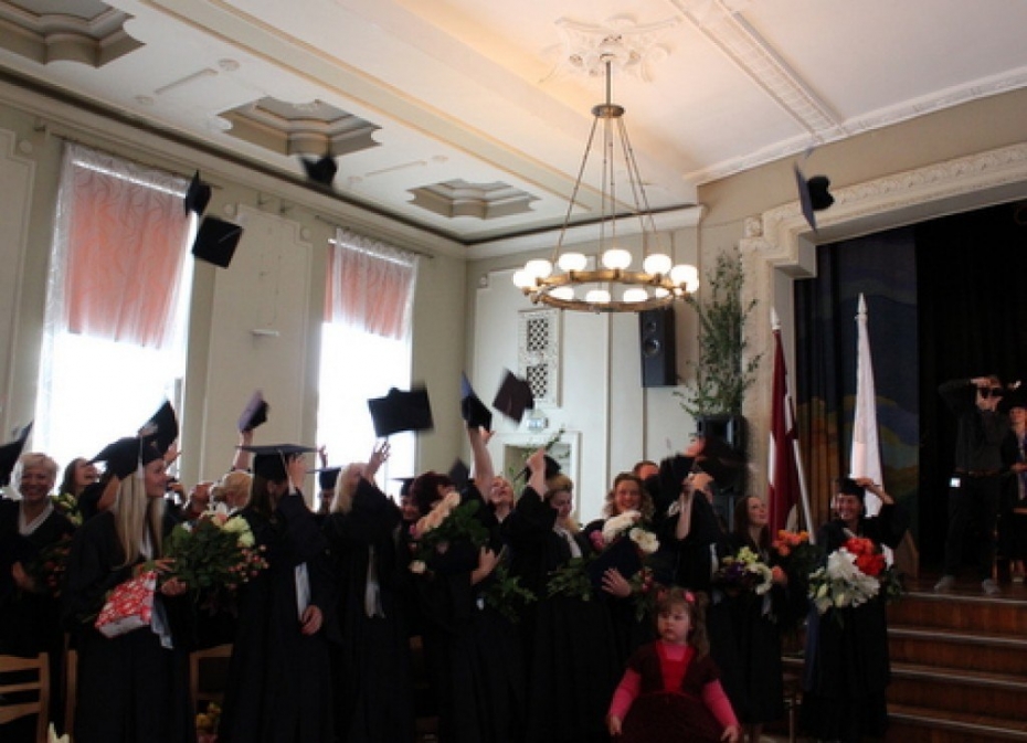 Liepājas Universitātē sākas ziemas izlaidumu laiks