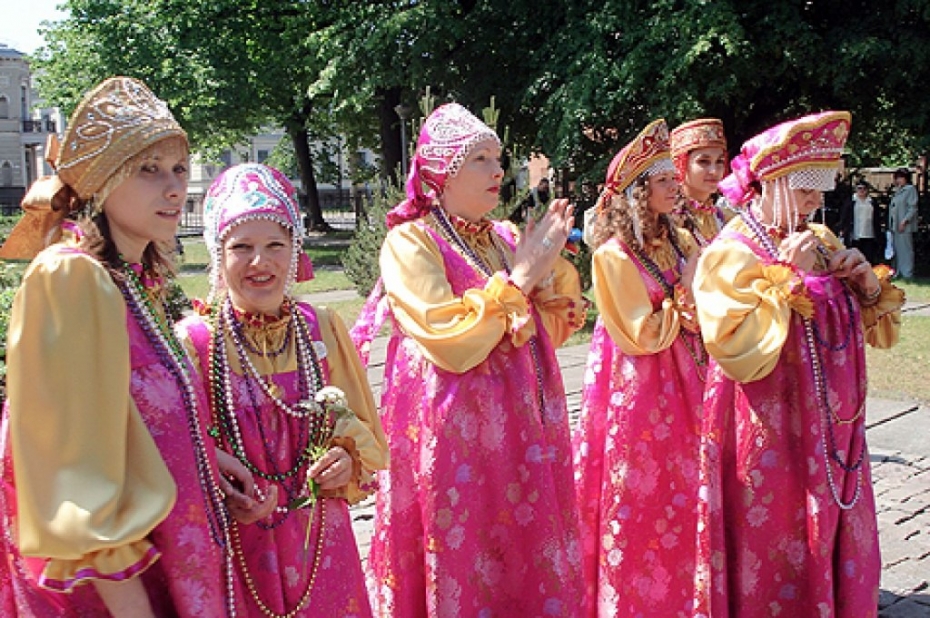 Krievu kopiena izsaka maskētus draudus 16.marta gājienam