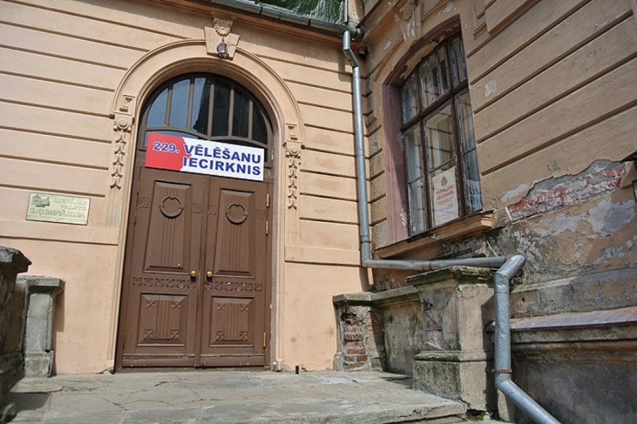 Līdz pulksten 16 šodien nobalsojuši jau 12 886 cilvēki (galerija)