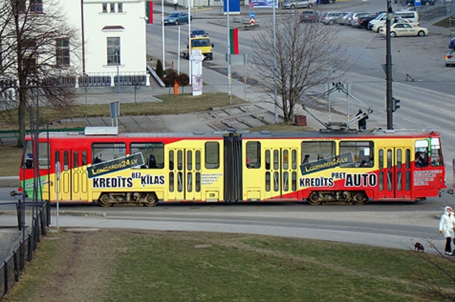 Aicina iedzīvotājus ikdienas gaitās vairāk izmantot tramvaju