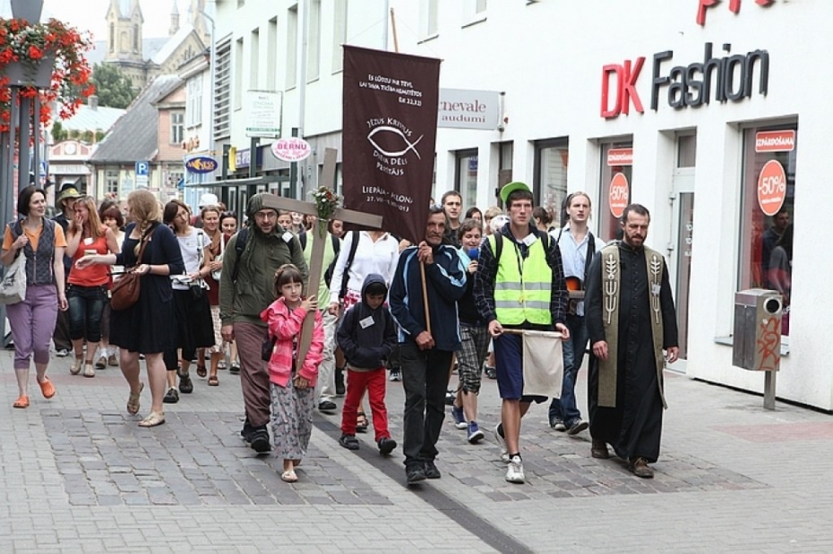 Svētceļnieki sāks gājienu no Liepājas uz Aglonu (galerija)