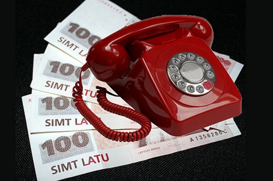 Telefonkrāpnieki nerimst. Pat 6000 latu pieprasa no sirmgalvjiem