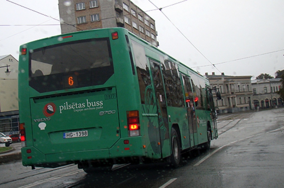 Ieviešot eiro, sabiedriskajā transportā biļetes kļūs lētākas