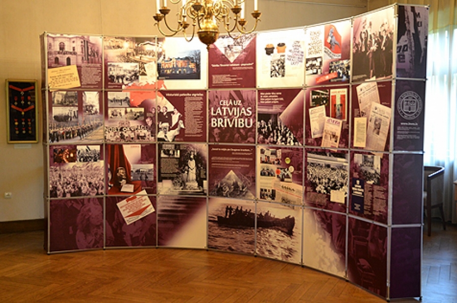 Universitātē skatāma ceļojošā izstāde "Ceļā uz Latvijas brīvību"